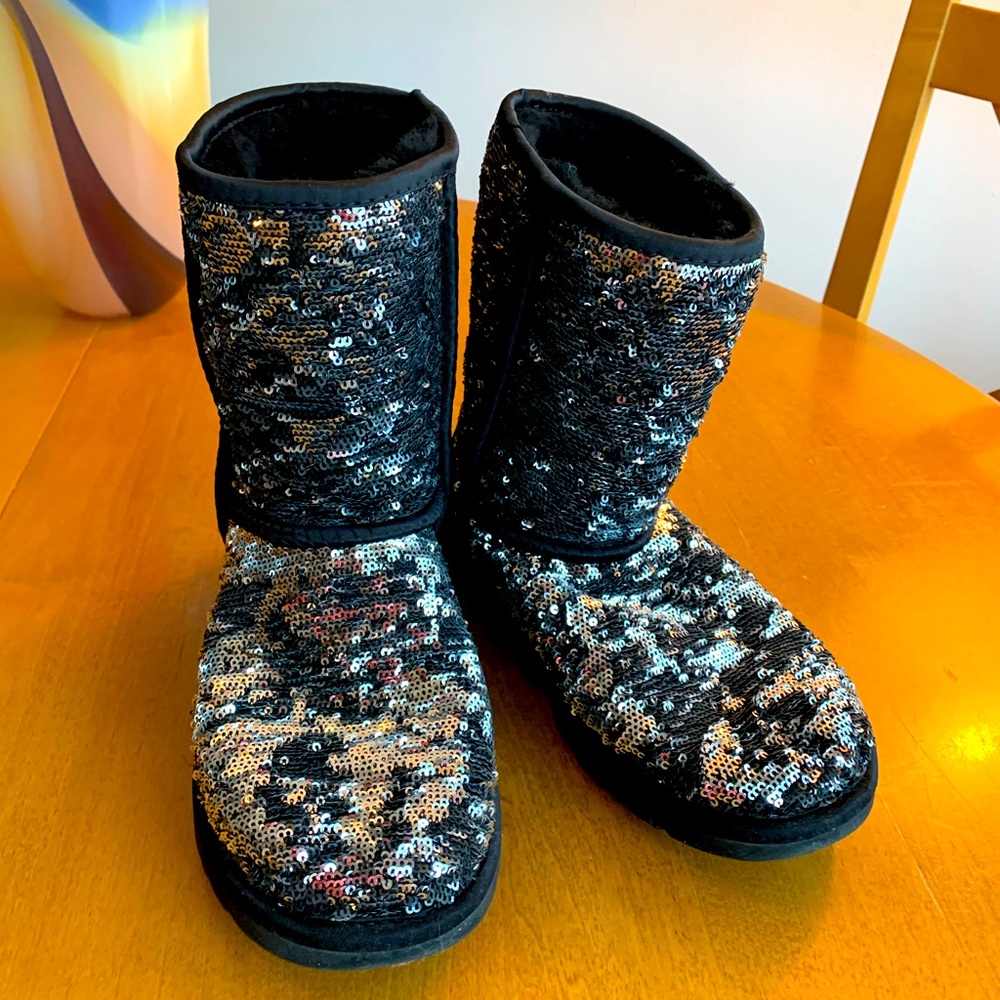 AWESOME 😎 UGG Australia Mermaid Sequin Boots Black 🖤 Silver Size 6 - Clean! 👍